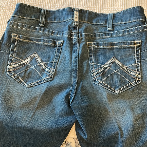 Women's R.E.A.L. Ariat denim jeans. Mid-rise straight, size 32R. Washed,not worn - Picture 5 of 15